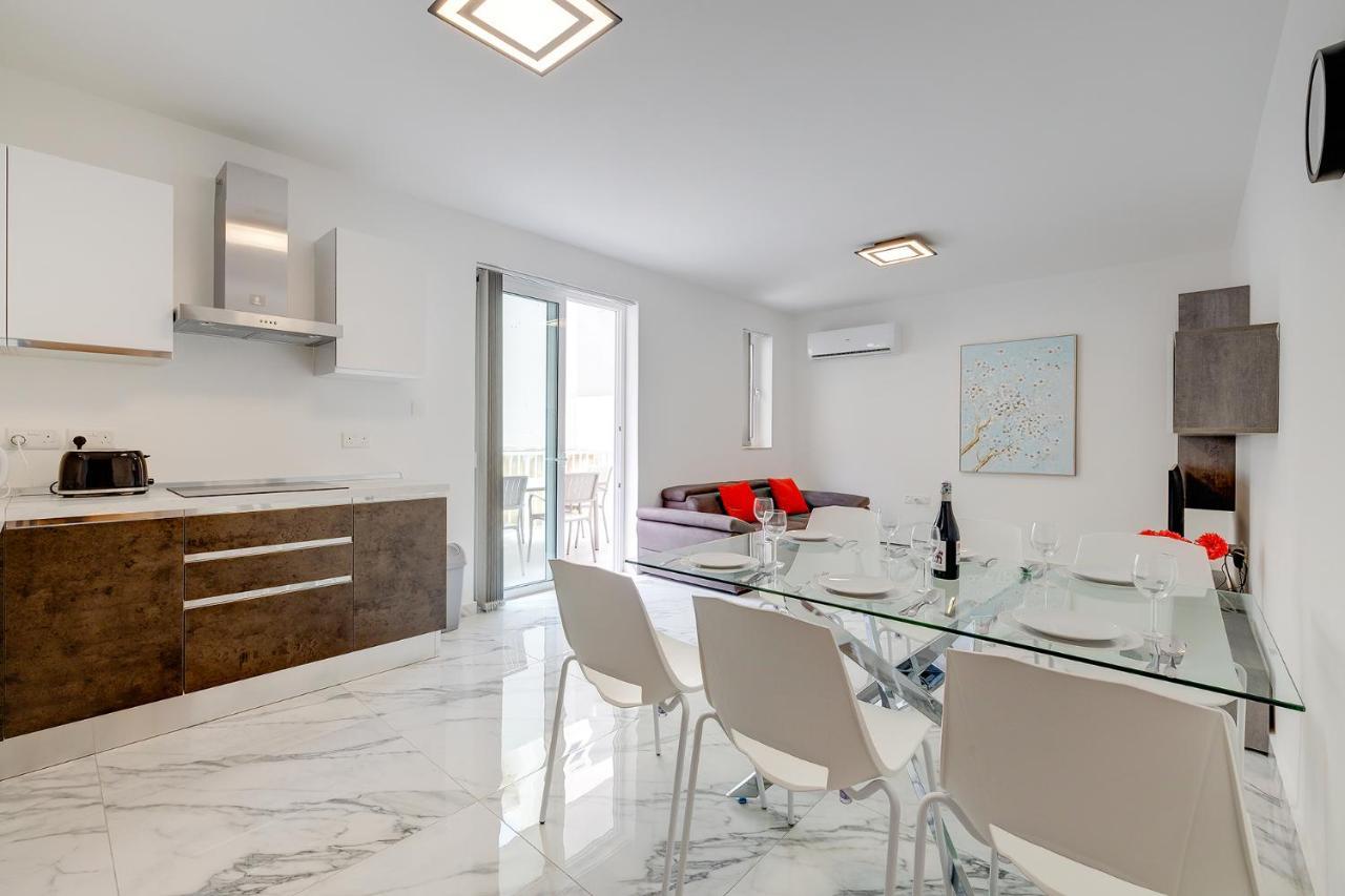 Cosy Apartment Steps To St George'S Bay San Julián Exterior foto